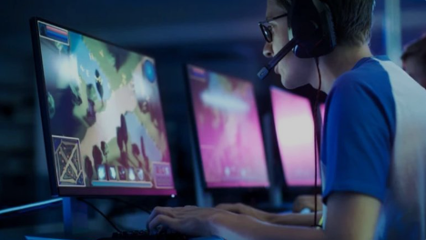 Exploring the World of Online Gaming: Trends, Benefits, and Challenges